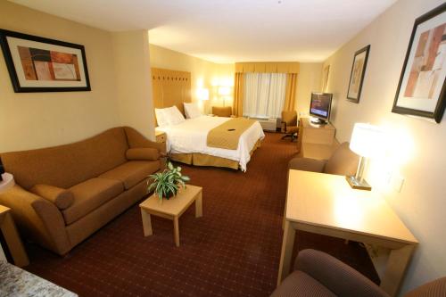 Holiday Inn Express Saltillo Zona Aeropuerto, Saltillo