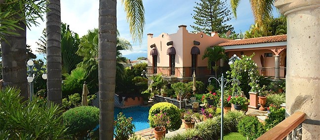 Casa Tres Leones Hotel, Ajijic, Jalisco - Cheap Prices Guaranteed