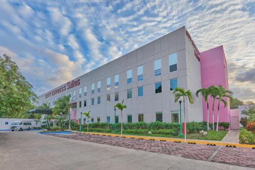 City Express Suites Playa del Carmen, Playa del Carmen