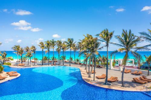 The Pyramid at Grand Oasis, Cancún