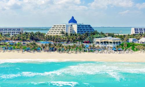 The Pyramid at Grand Oasis, Cancún