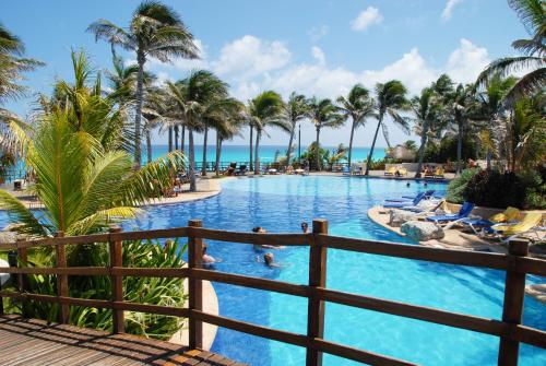 The Pyramid at Grand Oasis, Cancún