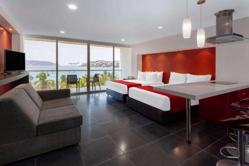 Ramada by Wyndham Acapulco Hotel & Suites, Acapulco