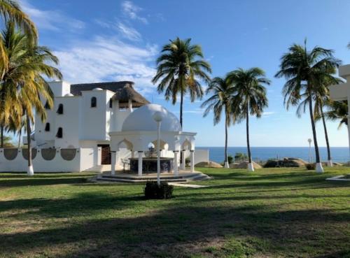 Aldea del Bazar, Puerto Escondido